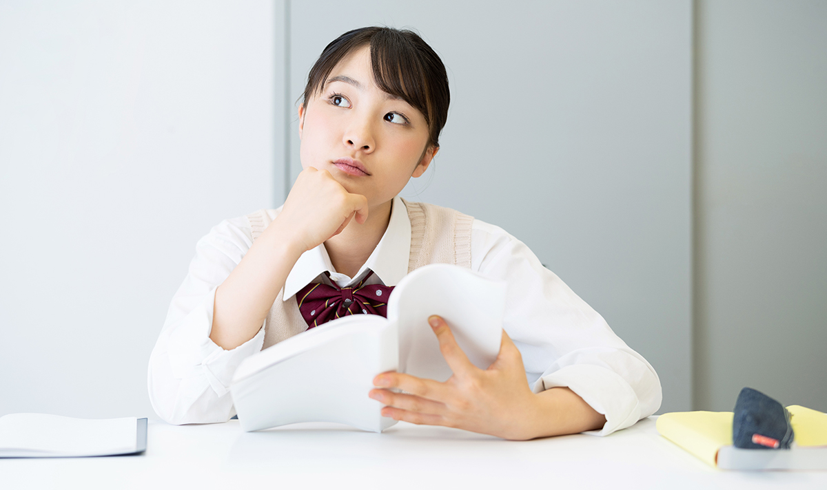 進路を考える高校生